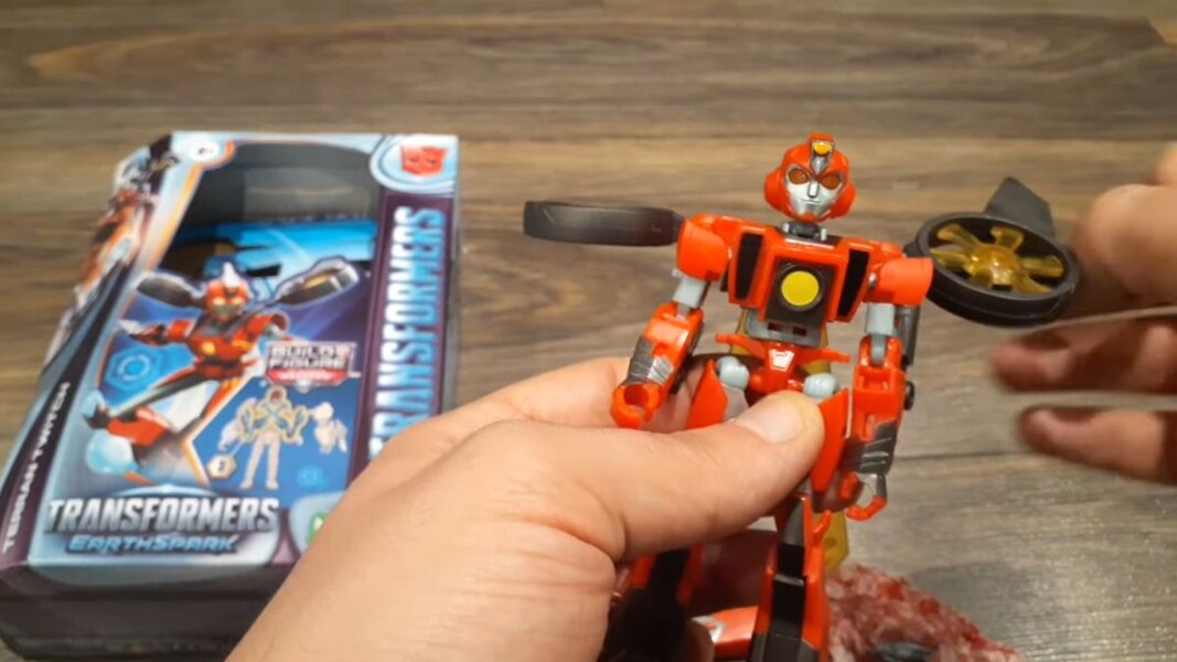 In Hand Image Transformers Earthspark Terran Twitch Deluxe Class  (5 of 11)